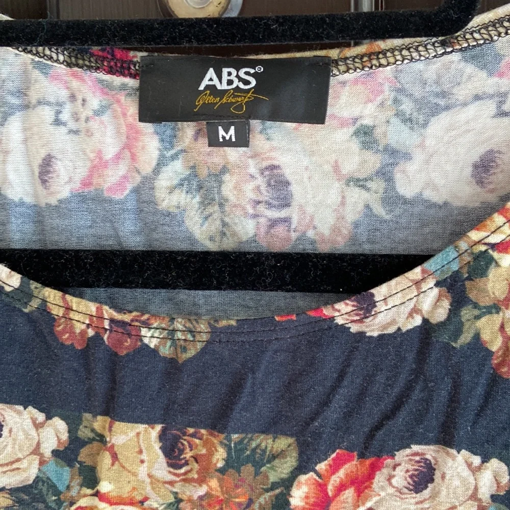 Roses, Roses 🥀 Roses Stretch Dress - Picture 2 of 5